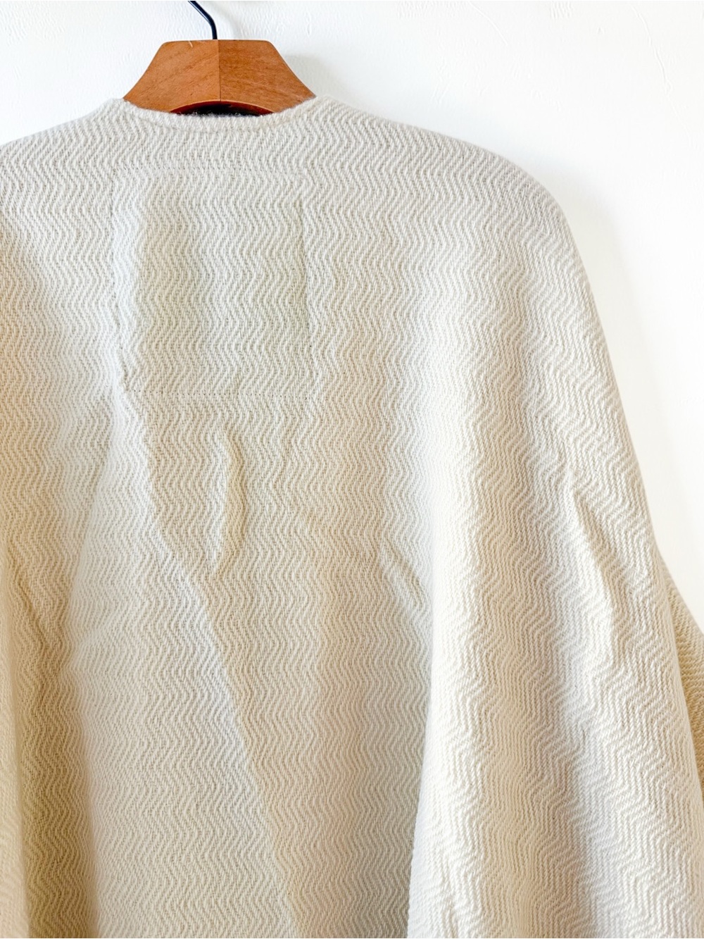 NWT✨ BRONCA Aire Poncho Cream Ivory Handmade Uruguay One Size Sustainable - Picture 8 of 10